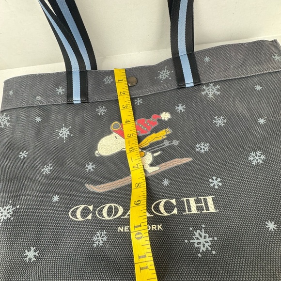 Coach X Peanuts Tote Bag 38 With Snoopy Ski Motif - Picture 15 of 17